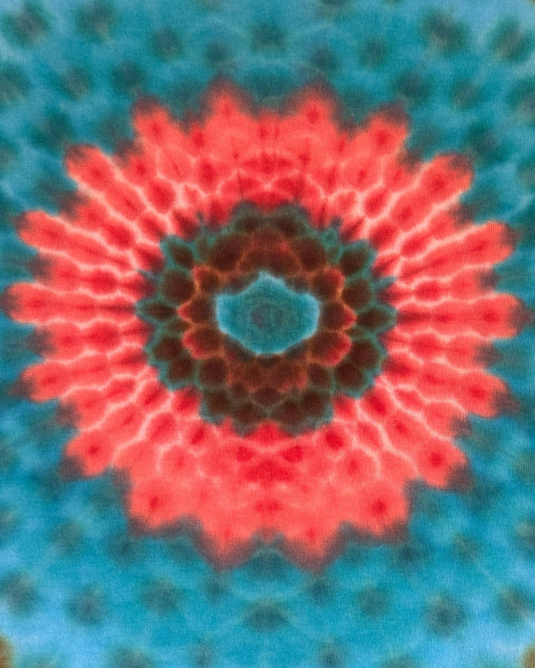 XXL - chocolate super mandala with kenney style pleated spine tee