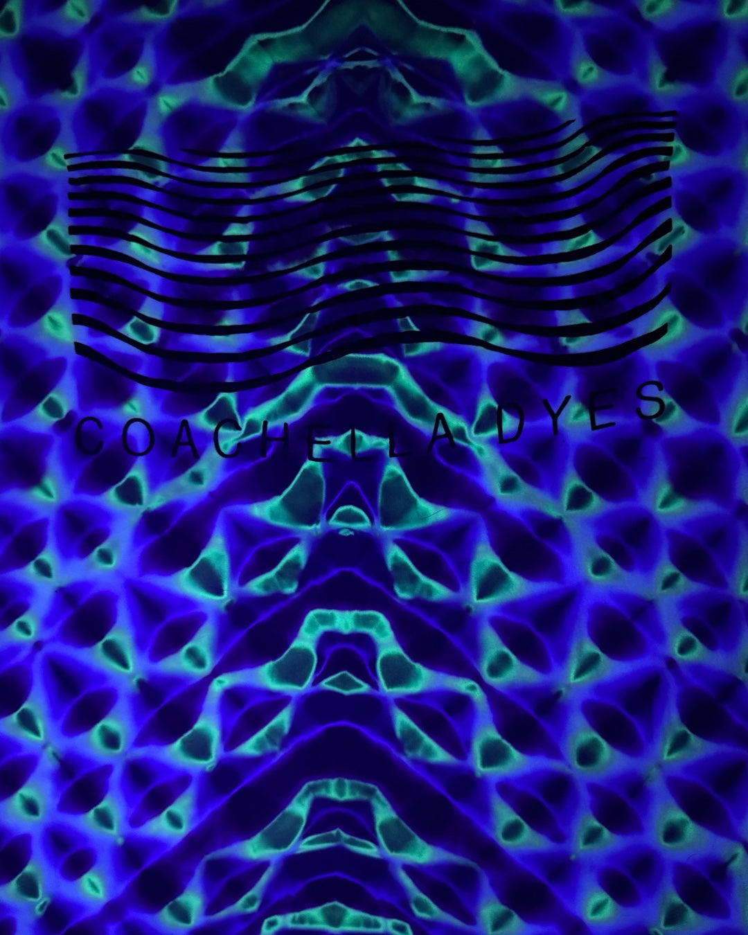 L - UV reactive chevron logo tee