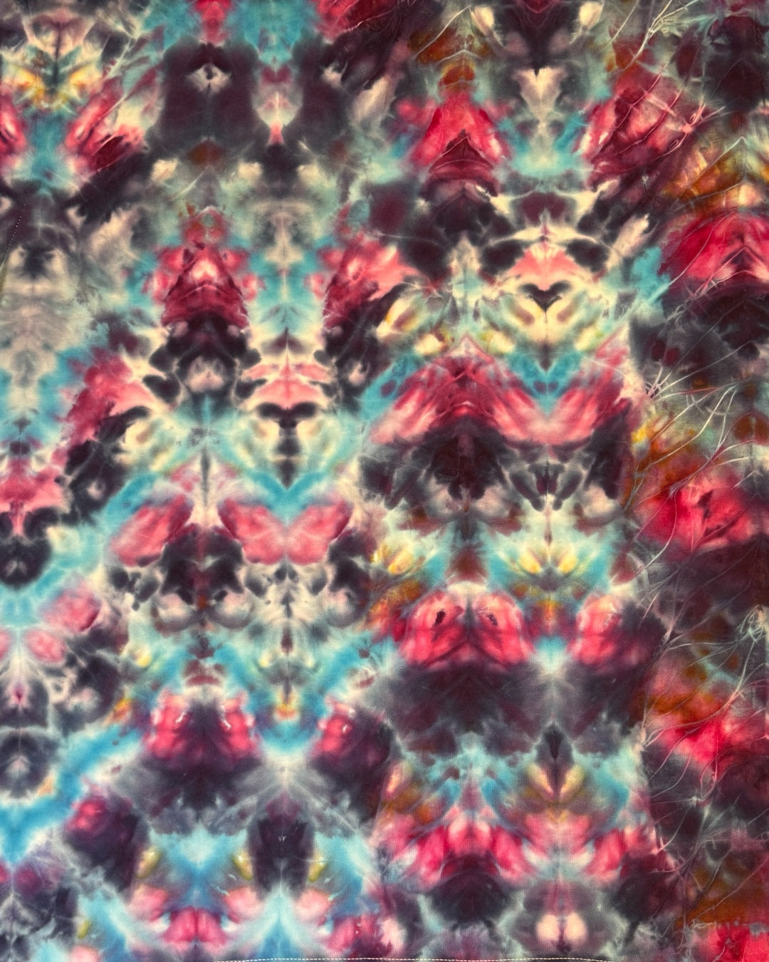 L - ice dyed cosmic glitch vee neck
