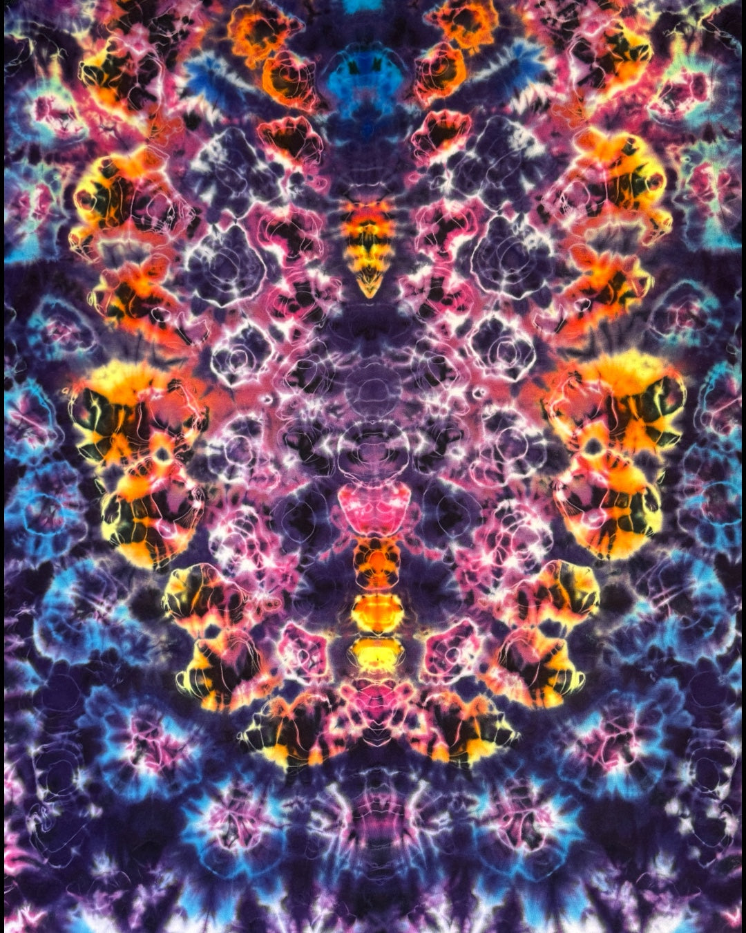 L - glowing kenney style tee