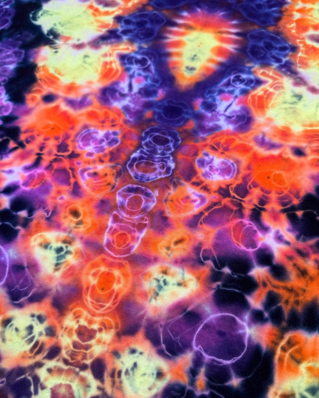 L - glowing kenney style tee