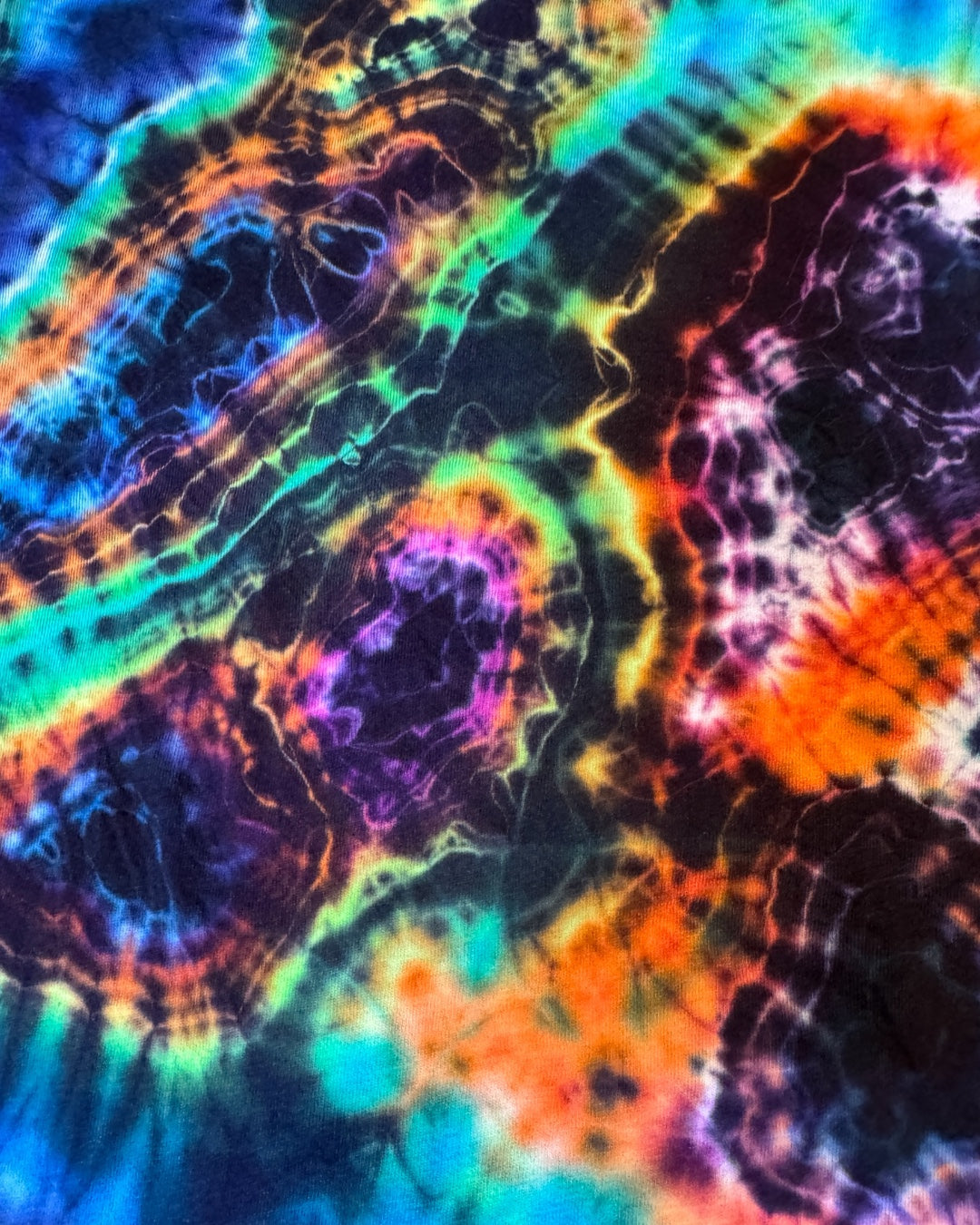 M - rainbow geode tee