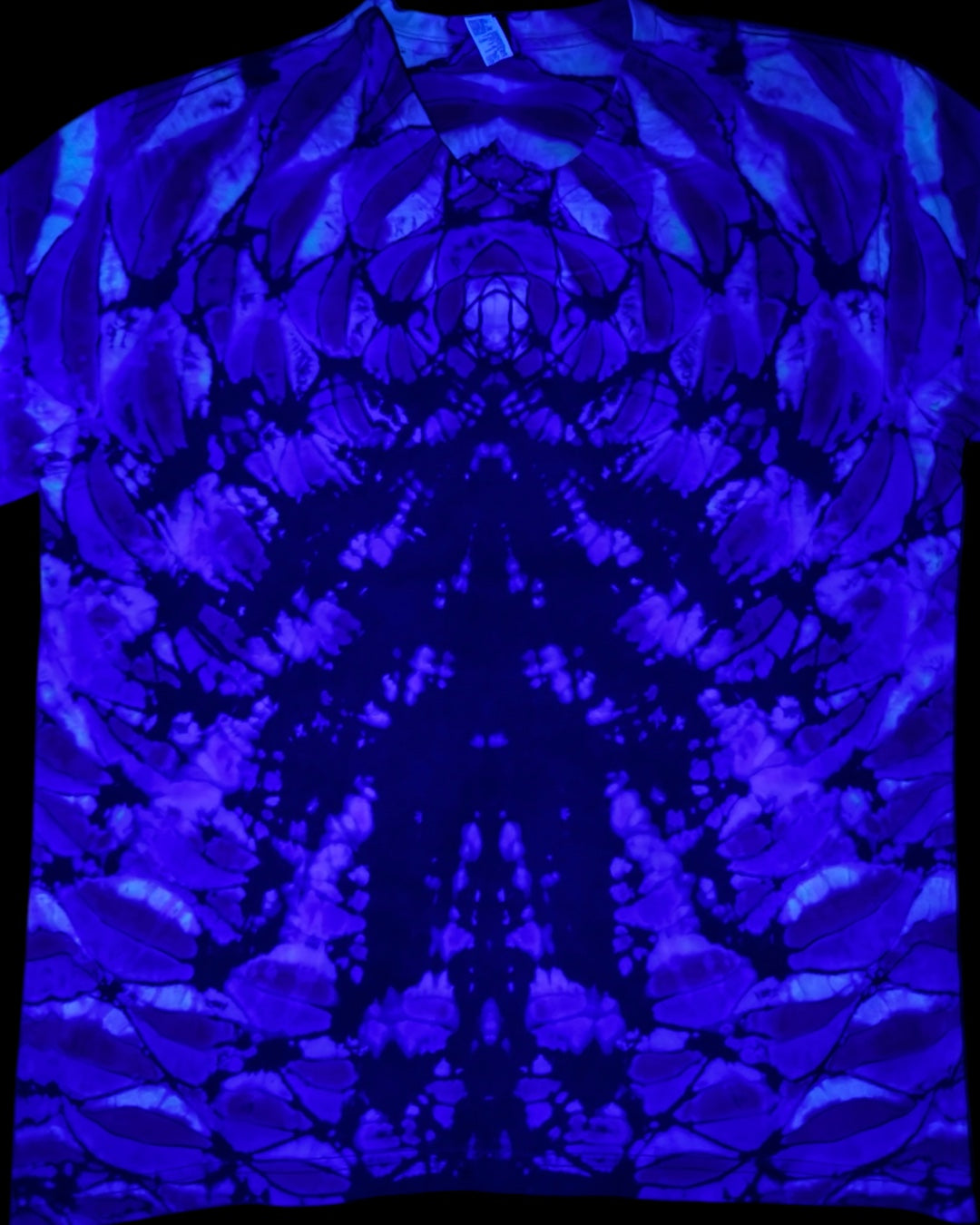 L - reverse dyed cosmic mandala vee