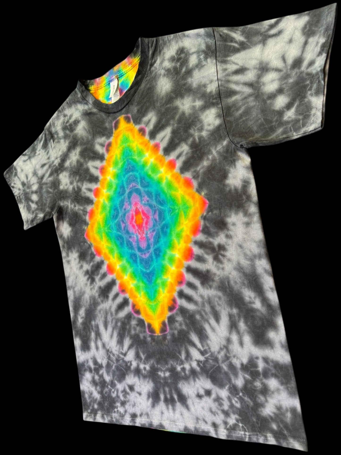 M - rainbow diamond klink combo tee