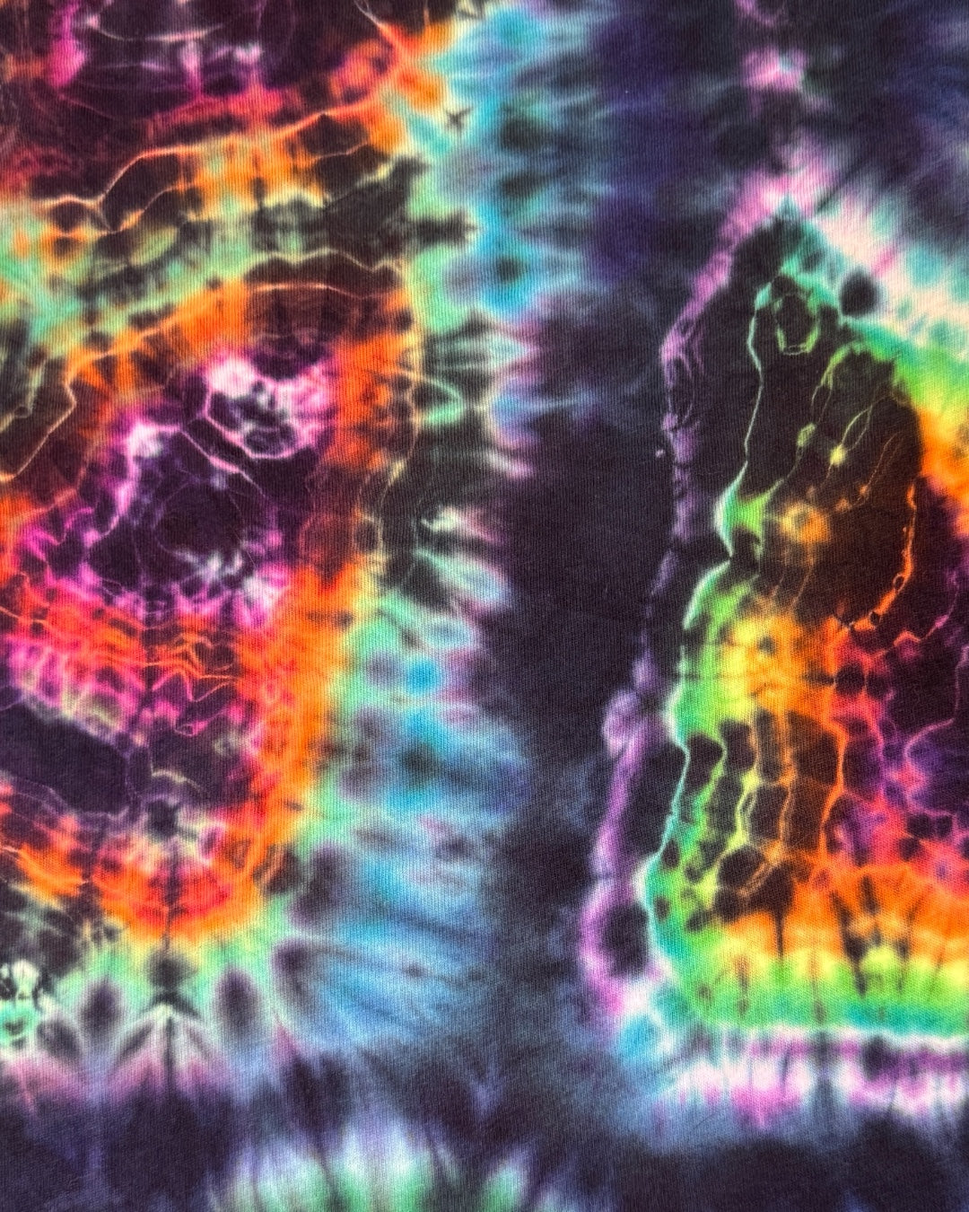 M - rainbow geode tee