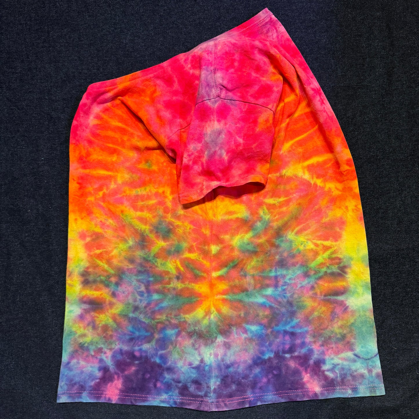 L - pink reverse dyed rainbow scrunch ladies vee tee