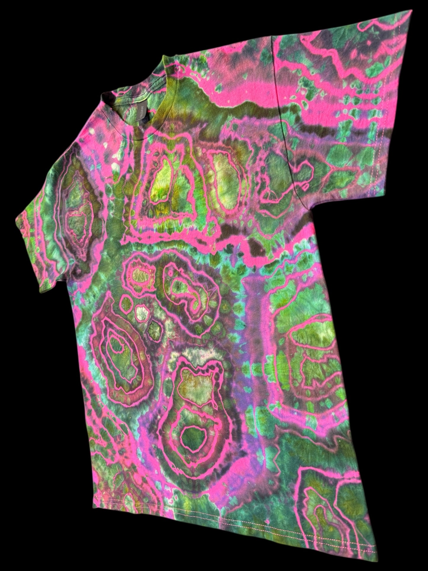 M - pink reverse dyed green geode tee