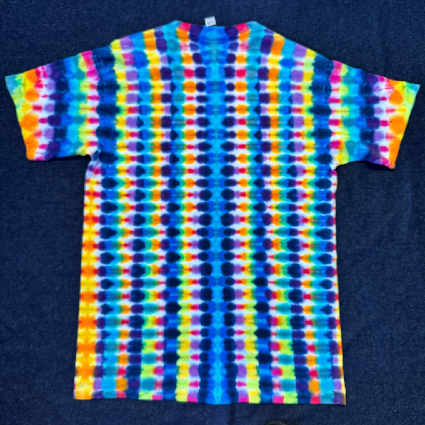 M - rainbow wigwag tee