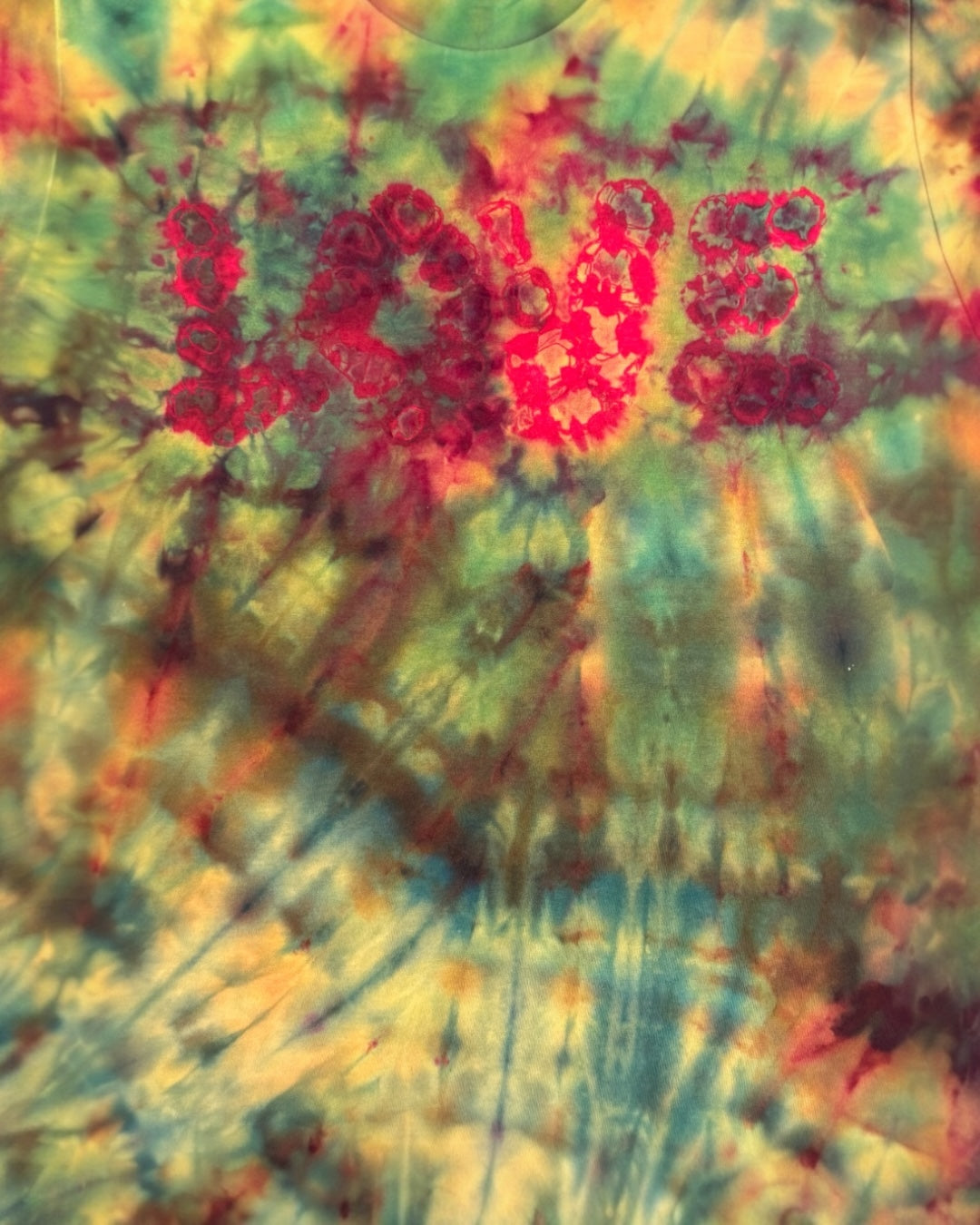 M - red reversed ice dyed ‘love’ tee