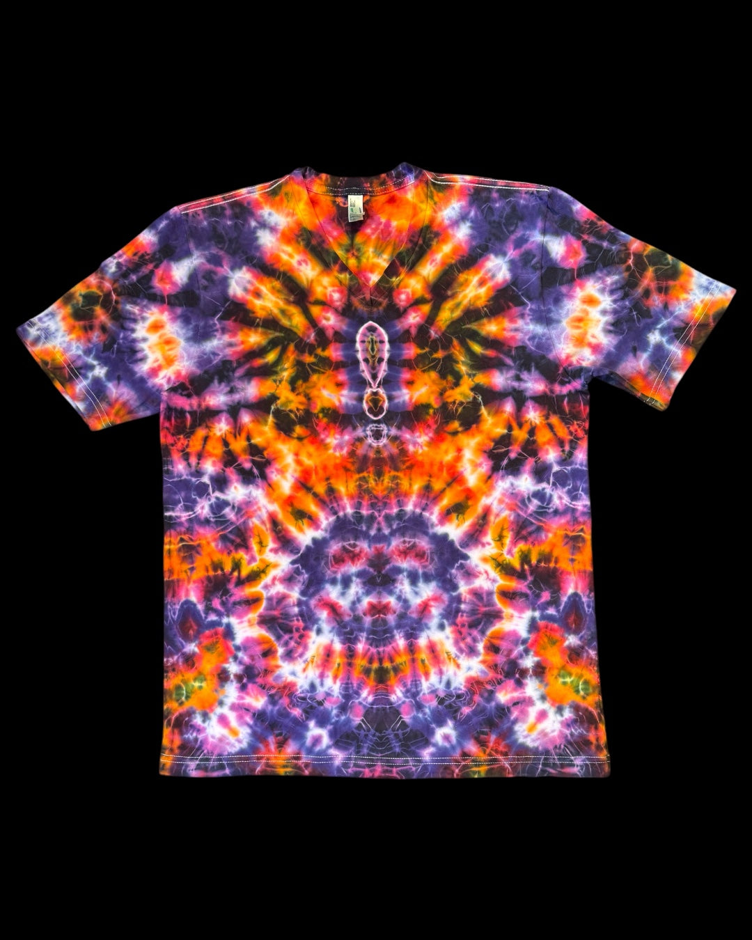 M - trip style vee neck tee