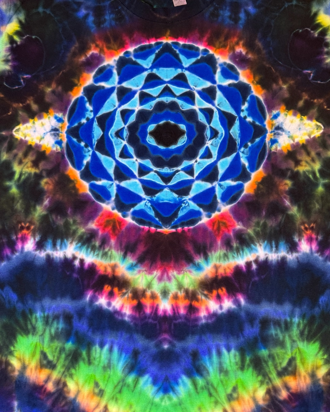 L - mandala cosmic roll with kenney style honeycomb spine tee