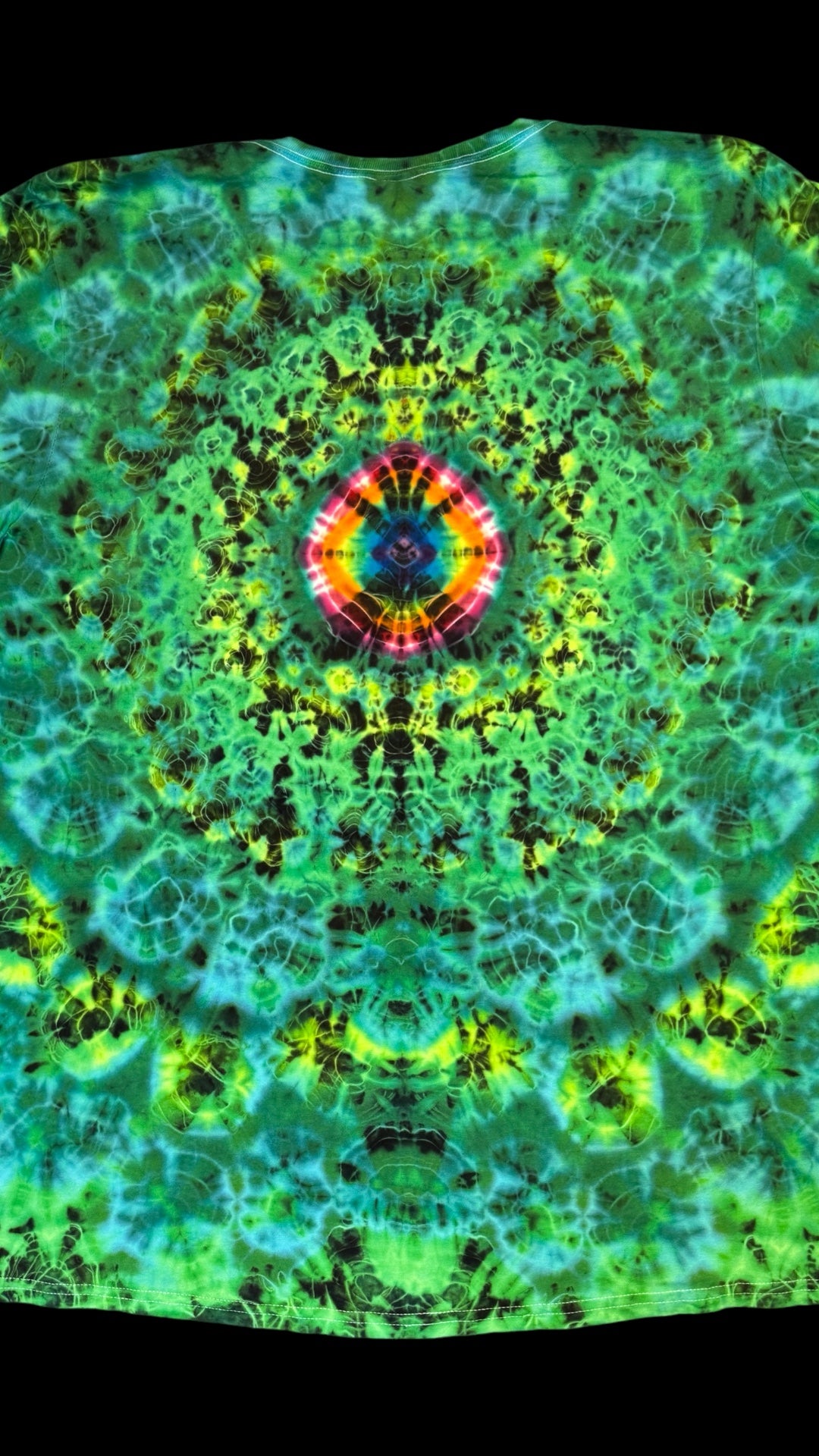 XL - green kenney style tee with rainbow medallion