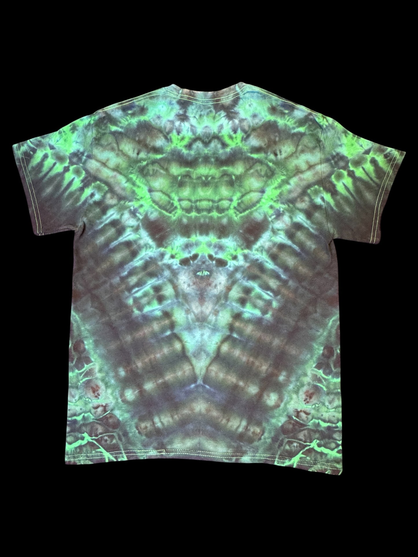 M - green reversed and raven ice dyed tee