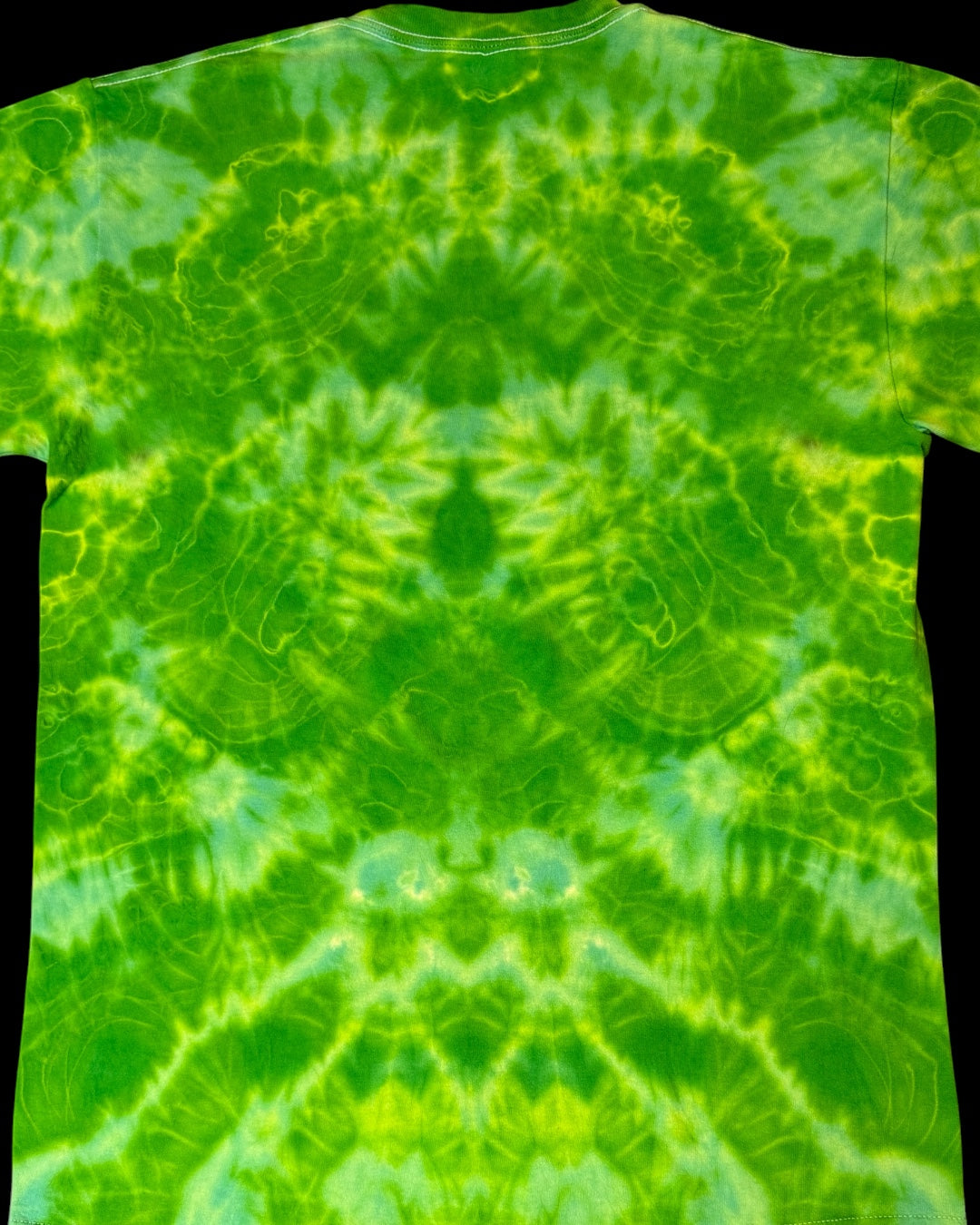 M - green ovaldala machine tee