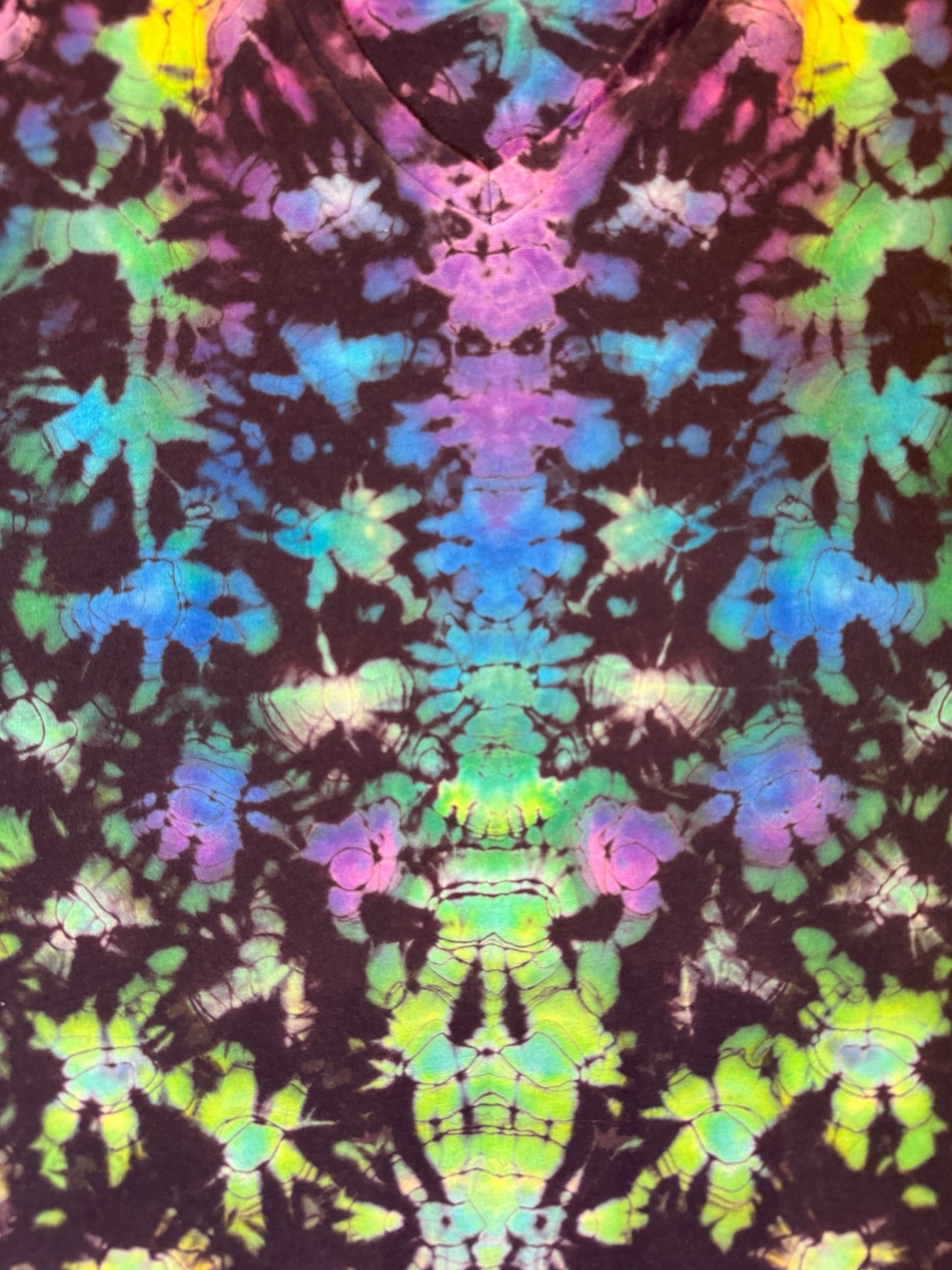 XXL - ladies’ fit reverse dyed kenney style vee tee