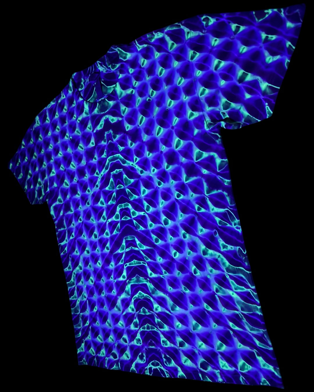 L - UV reactive chevron logo tee