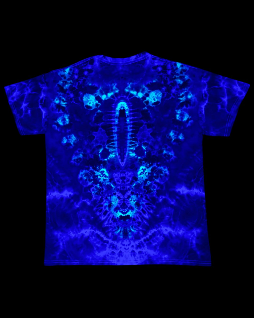 L - periwinkle reverse dyed UV reactive kenney style medallion tee