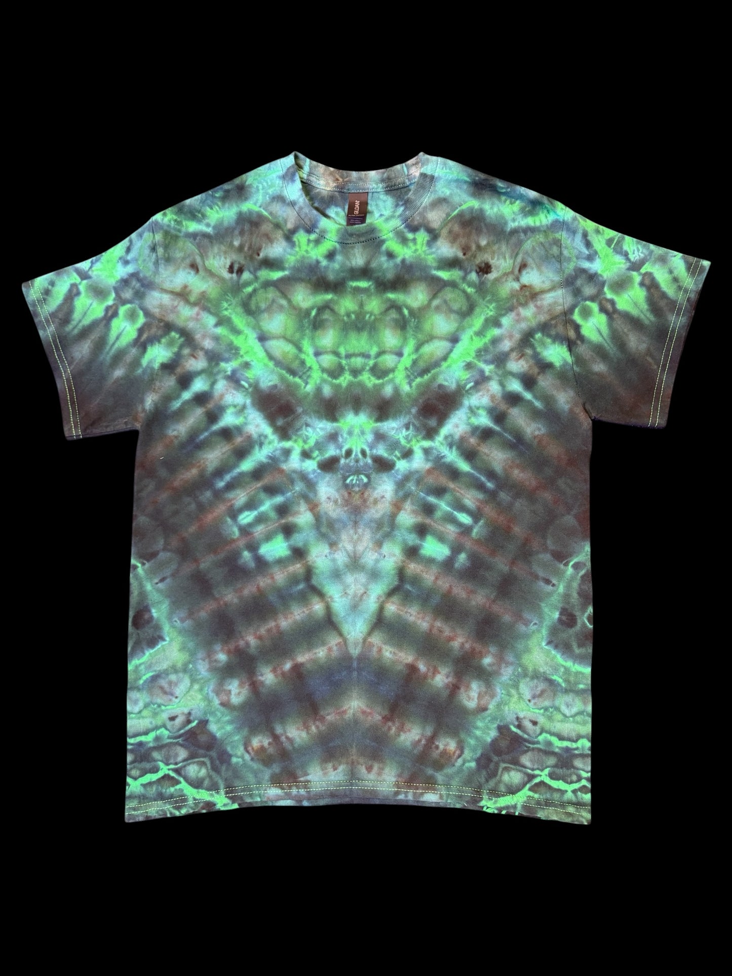 M - green reversed and raven ice dyed tee