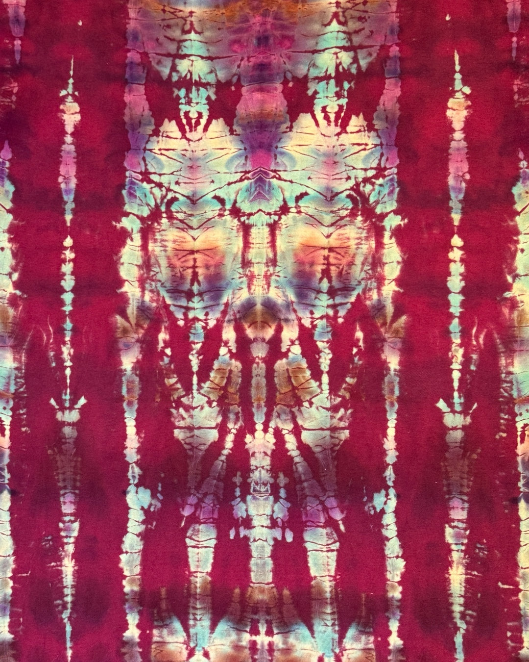 L - ladies’ fit red reversed ice dyed pleated shibori vee