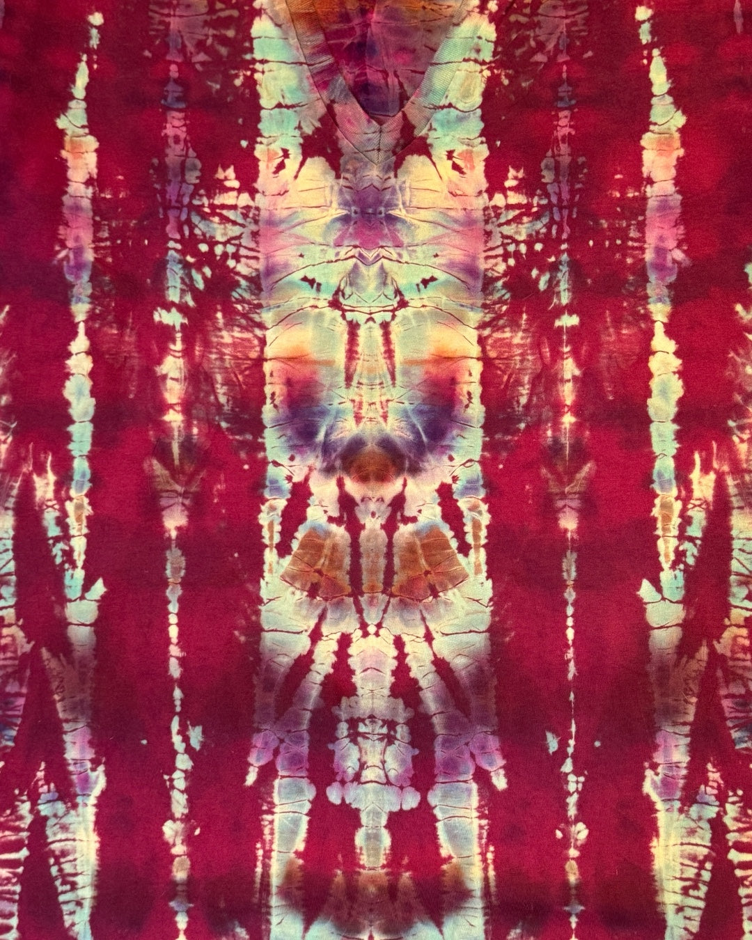 L - ladies’ fit red reversed ice dyed pleated shibori vee