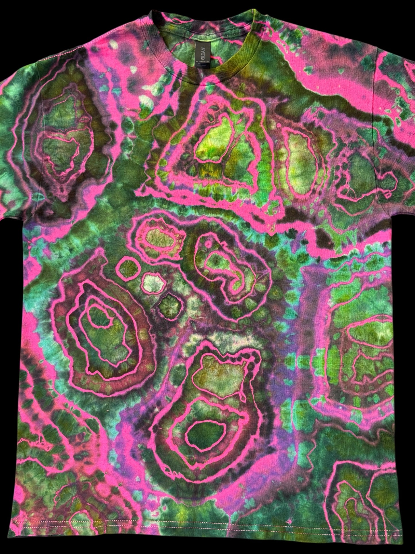 M - pink reverse dyed green geode tee
