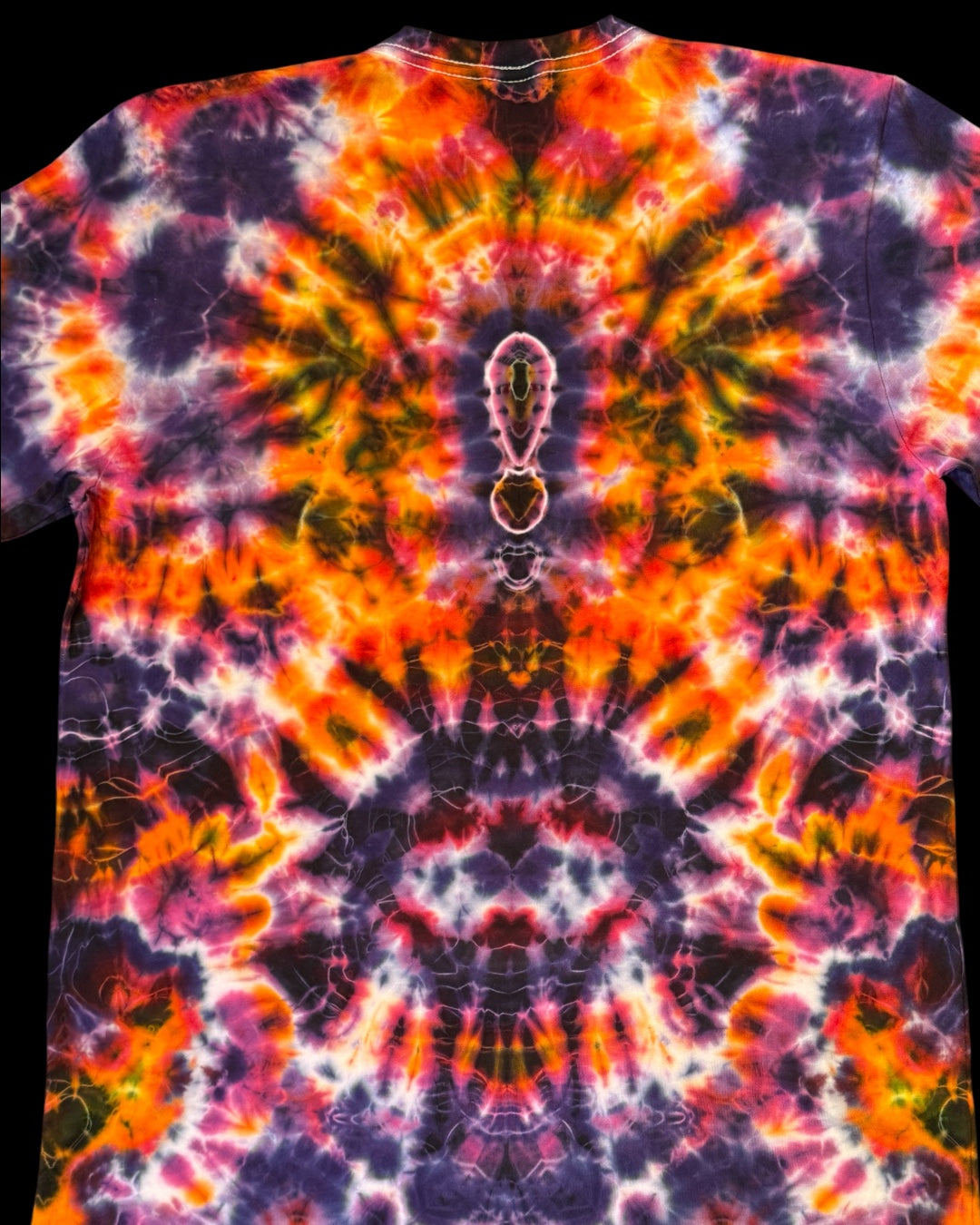 M - trip style vee neck tee