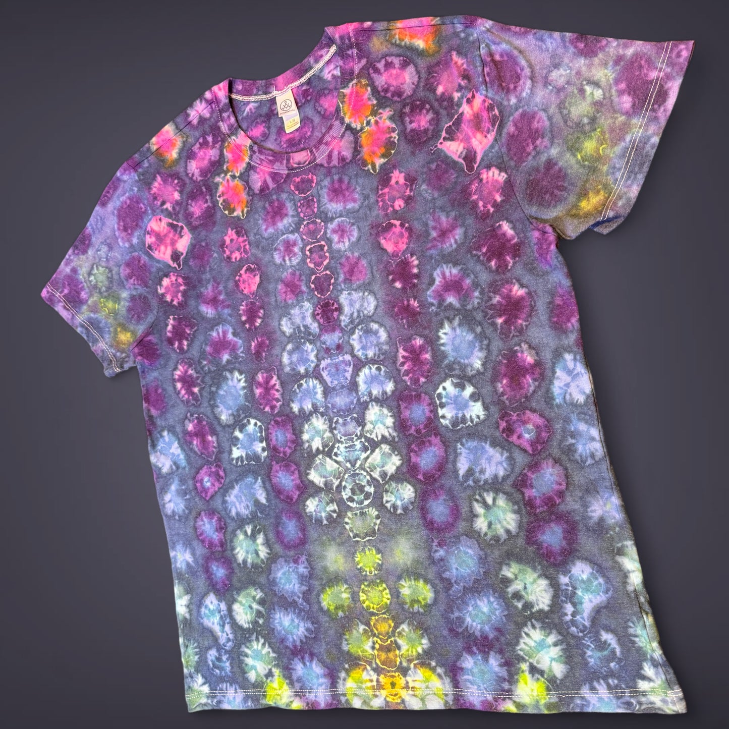 L - kenney style geode tee