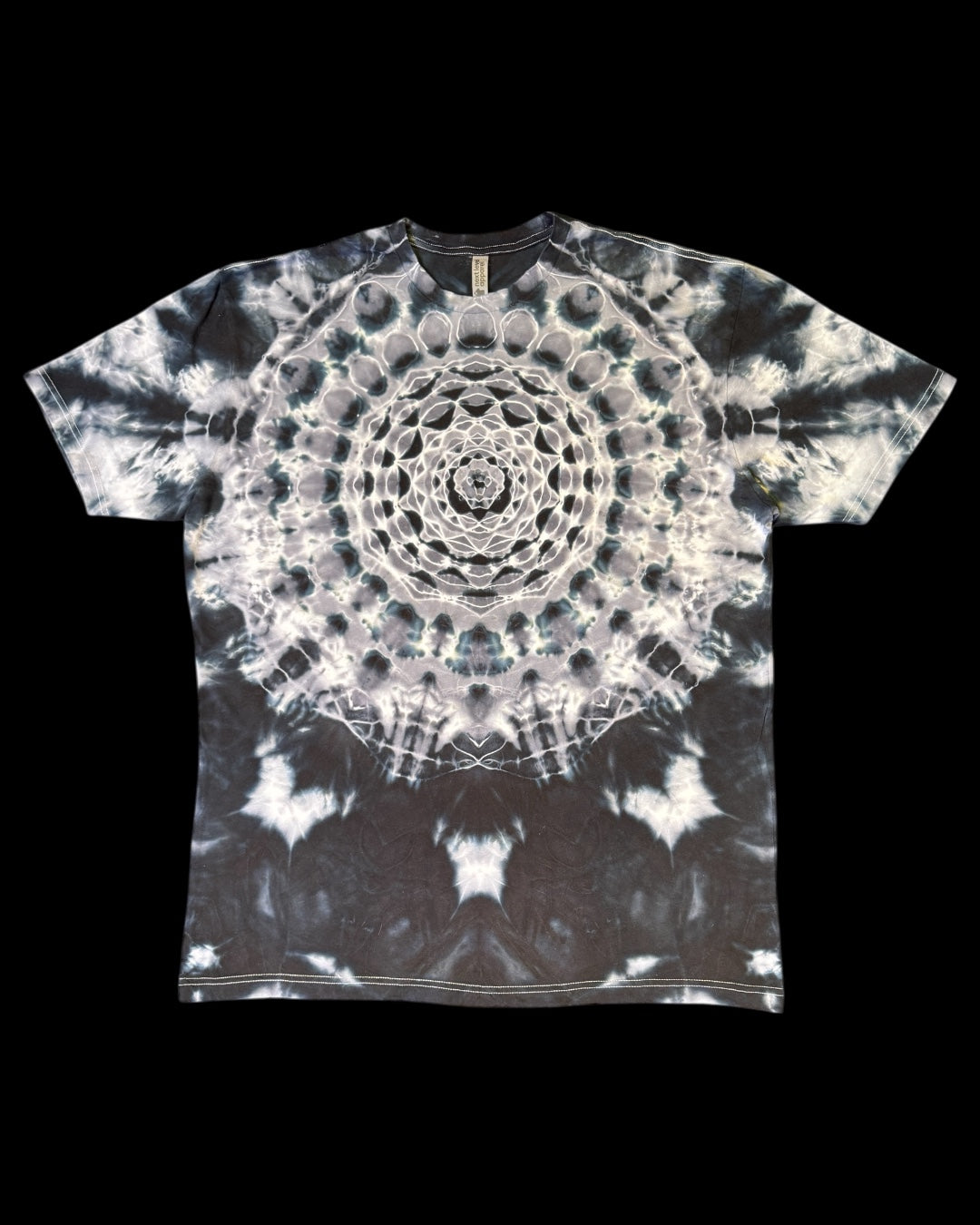 XXL - monochromatic mandalalala tee