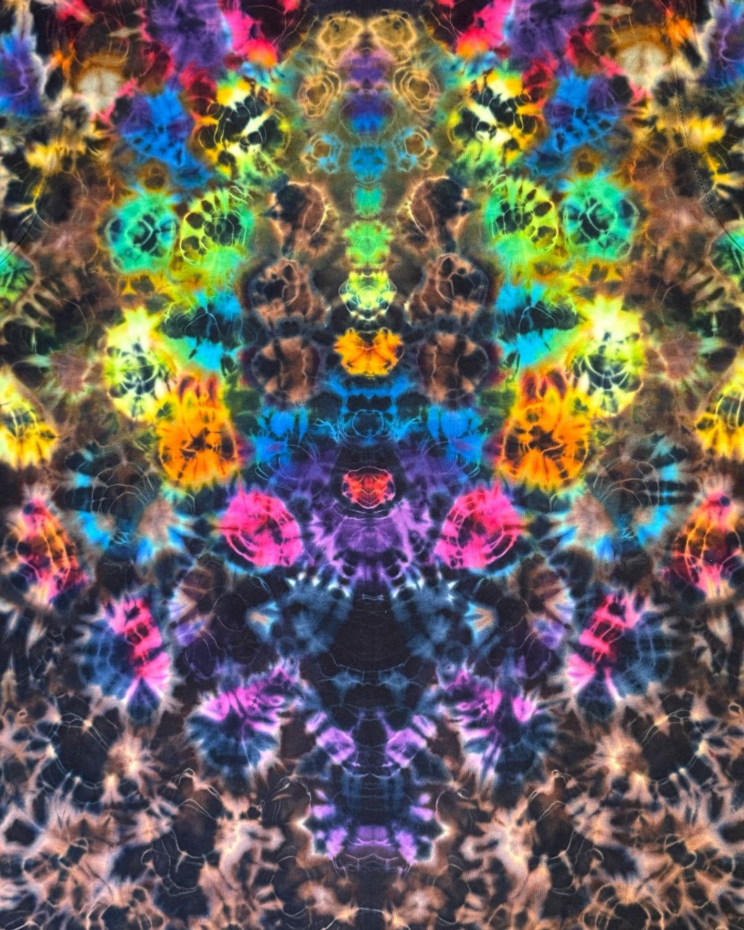 L - chocolate rainbow kenney style tee
