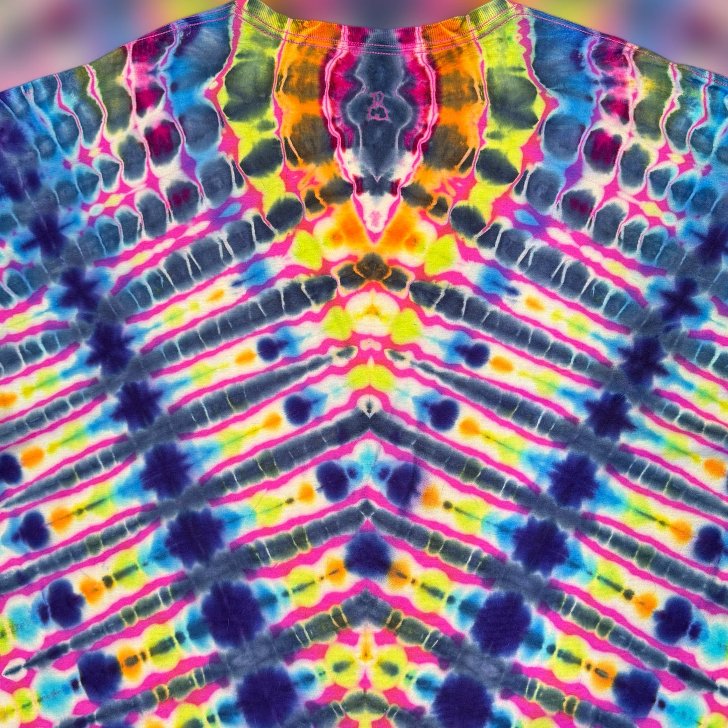 XXL - pink reverse dyed rainbow vee pleat tee