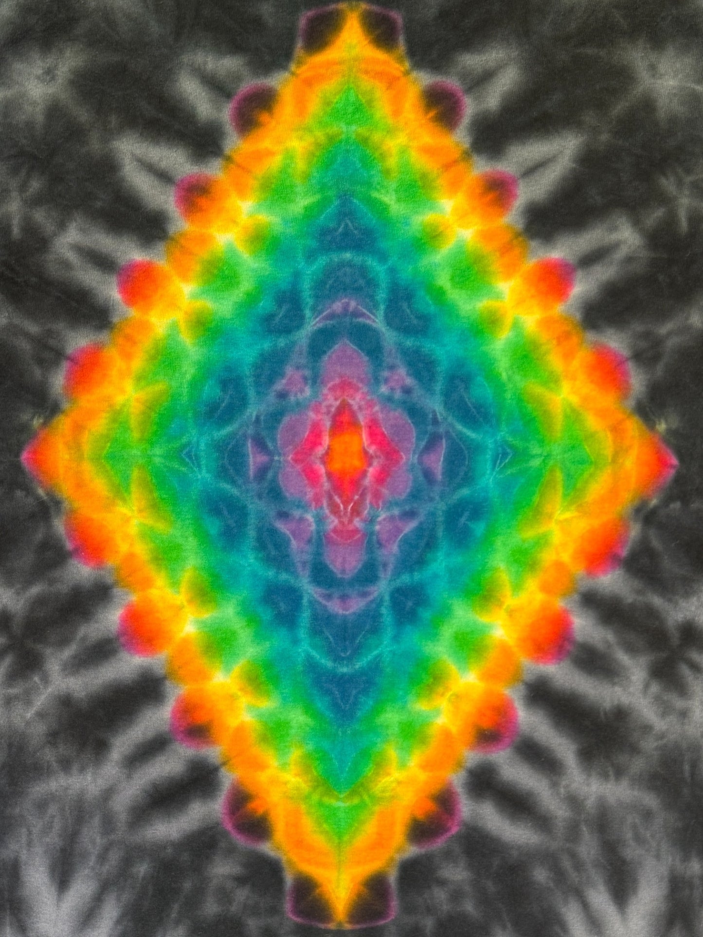 M - rainbow diamond klink combo tee
