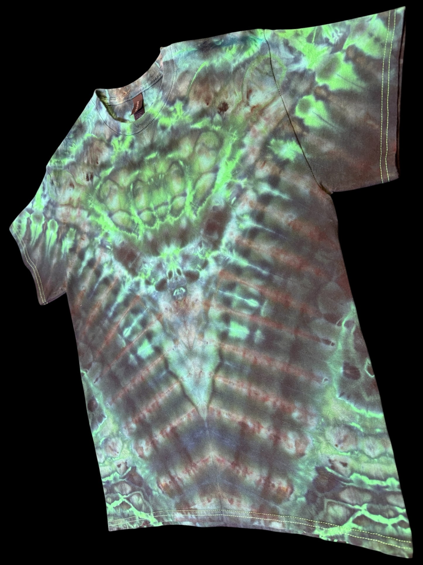 M - green reversed and raven ice dyed tee