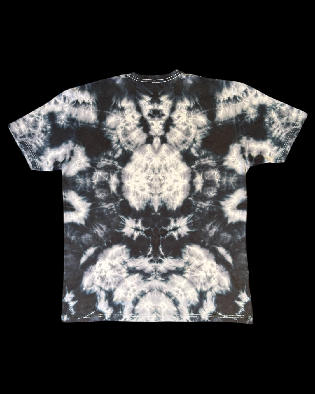 XXL - monochromatic mandalalala tee