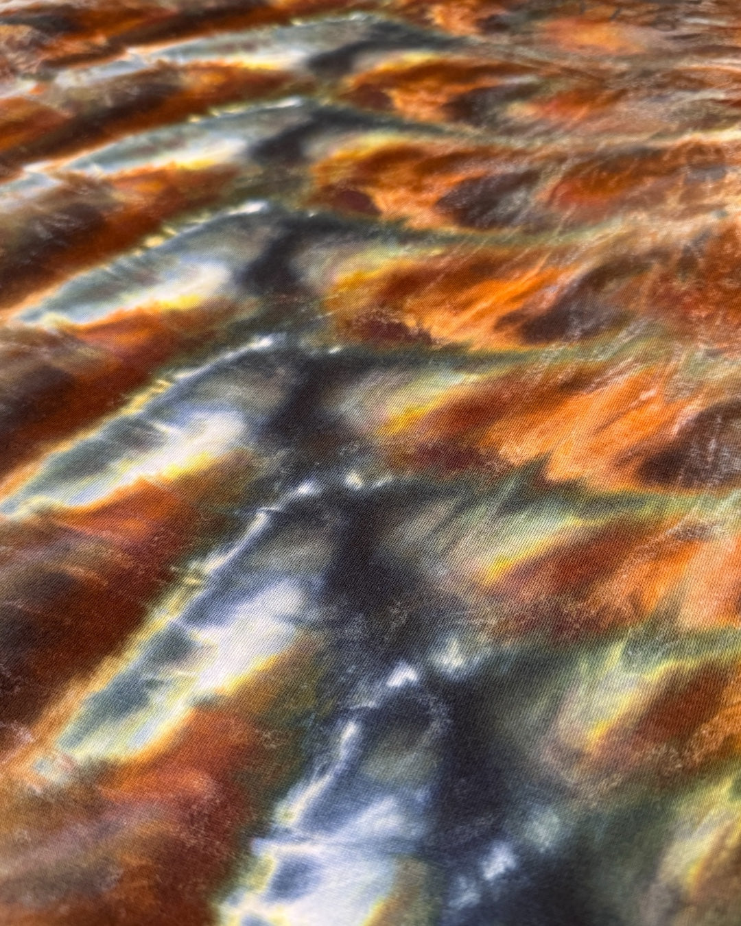 L - ice dyed cedar cosmic rolled logo tee