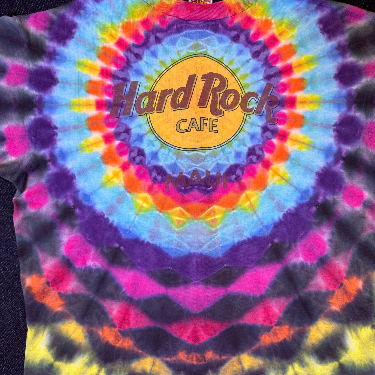 L - vintage maui mandala tee