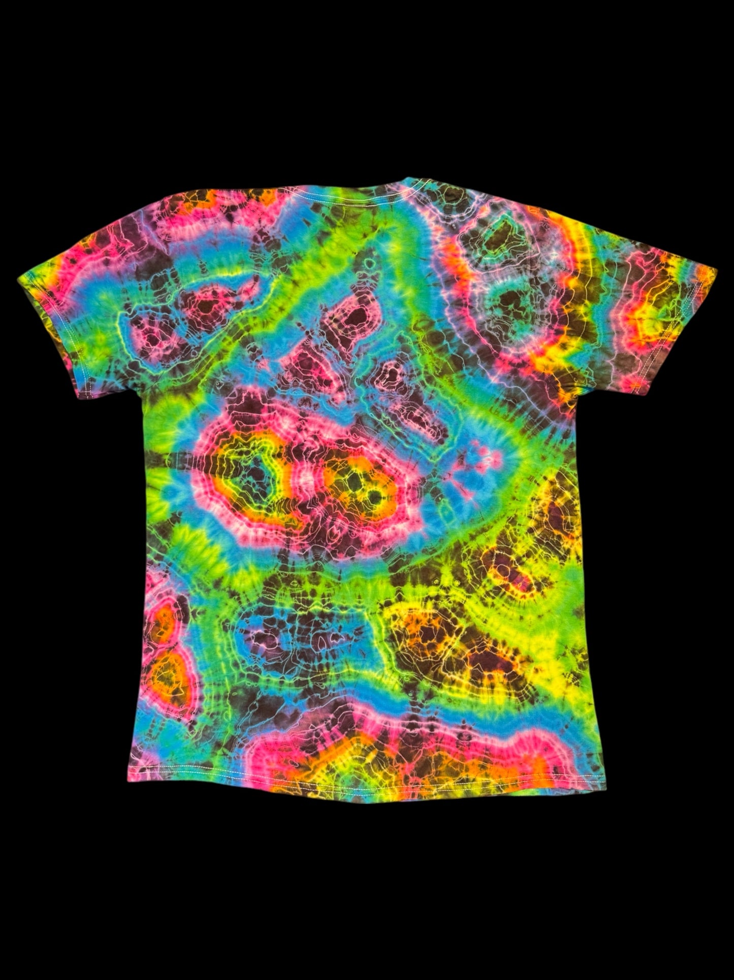 M - rainbow geode tee