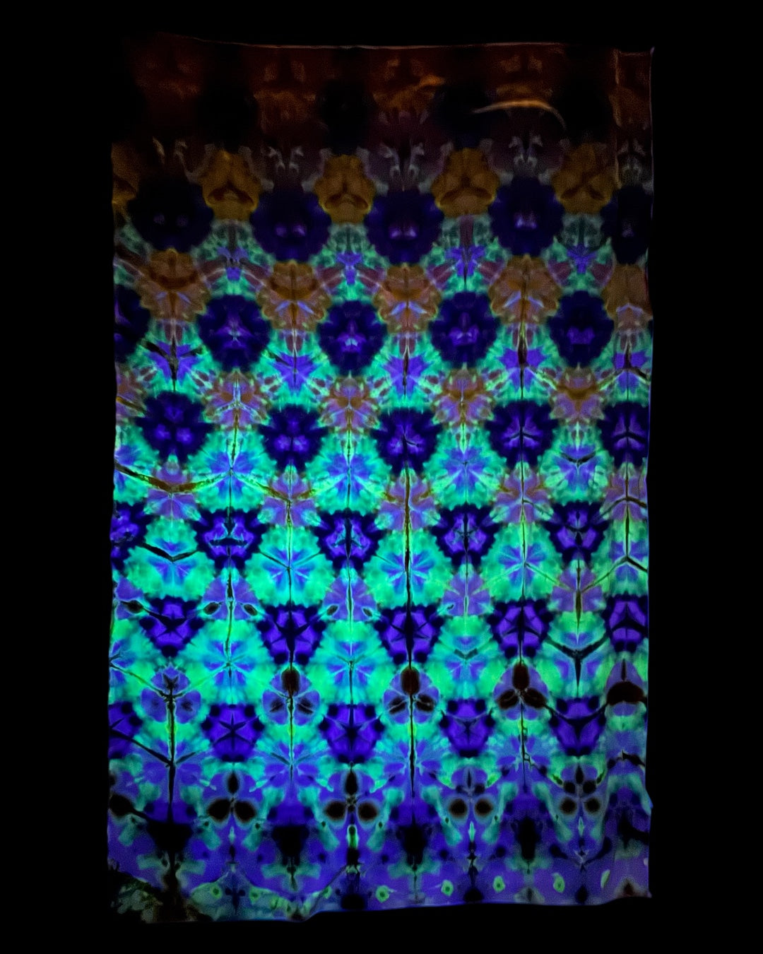 UV reactive navy/lime snow flower shibori large sized tapestry