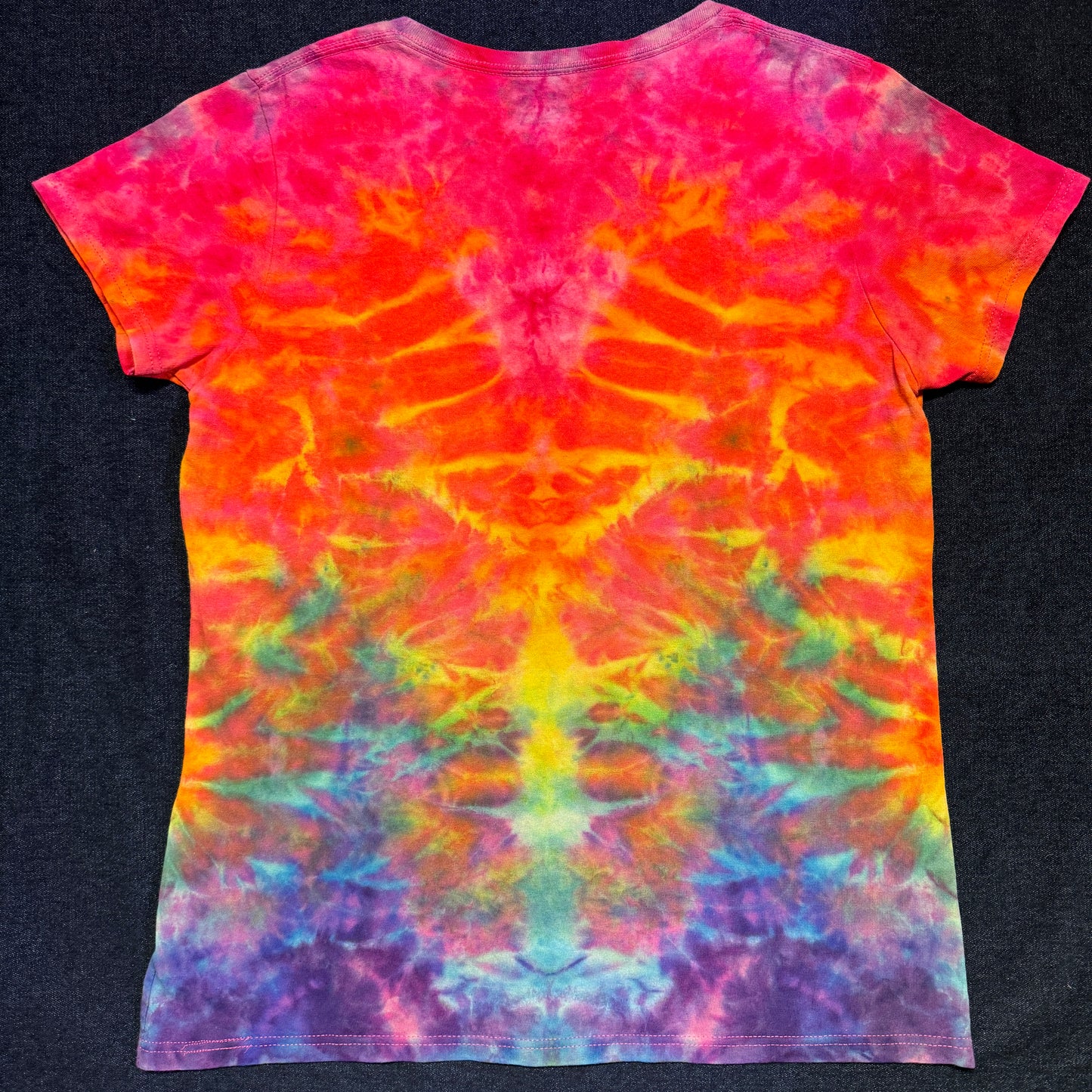 L - pink reverse dyed rainbow scrunch ladies vee tee