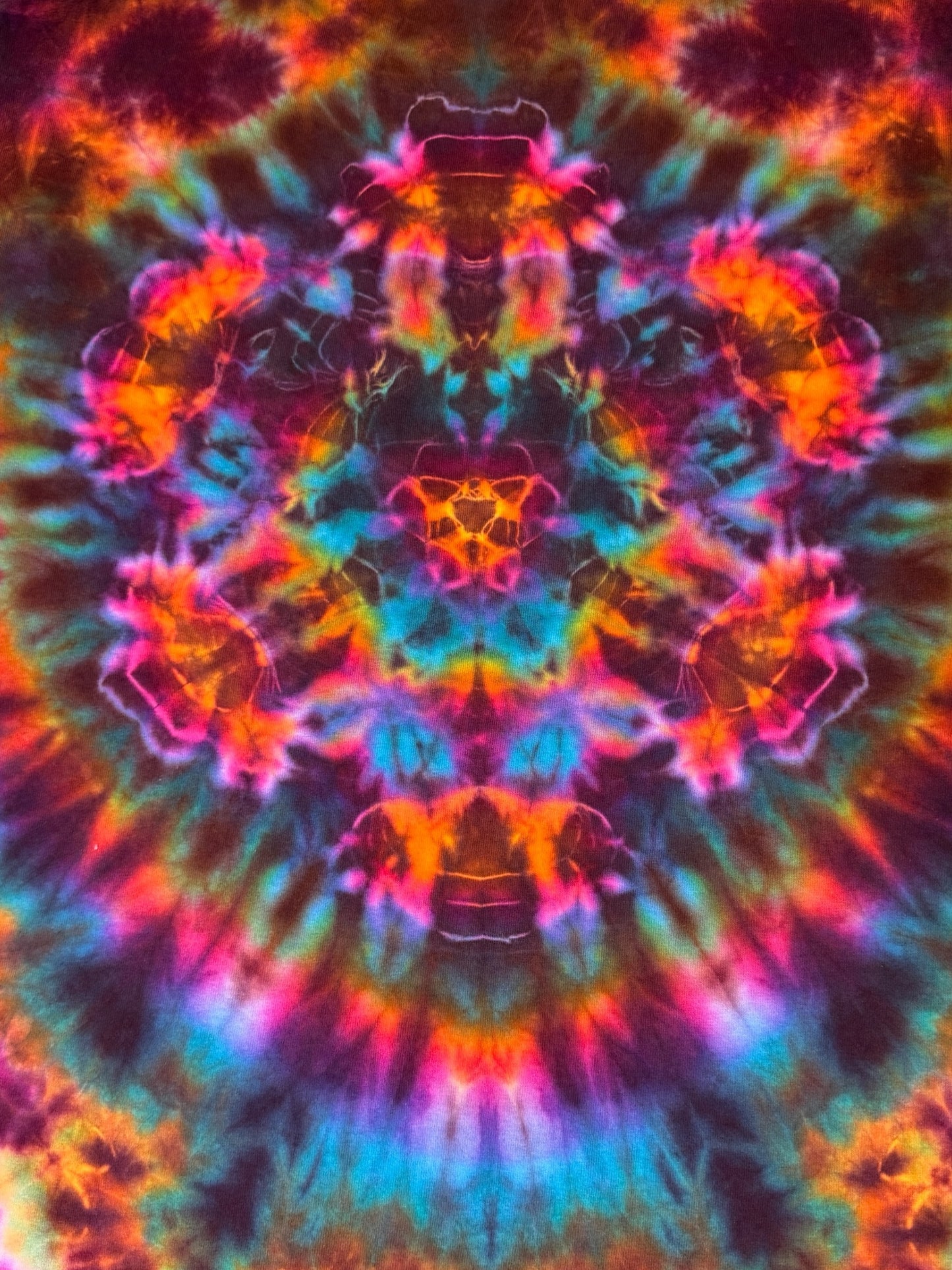 M - bordeaux overdyed raimbow shapeshifter mandala tee