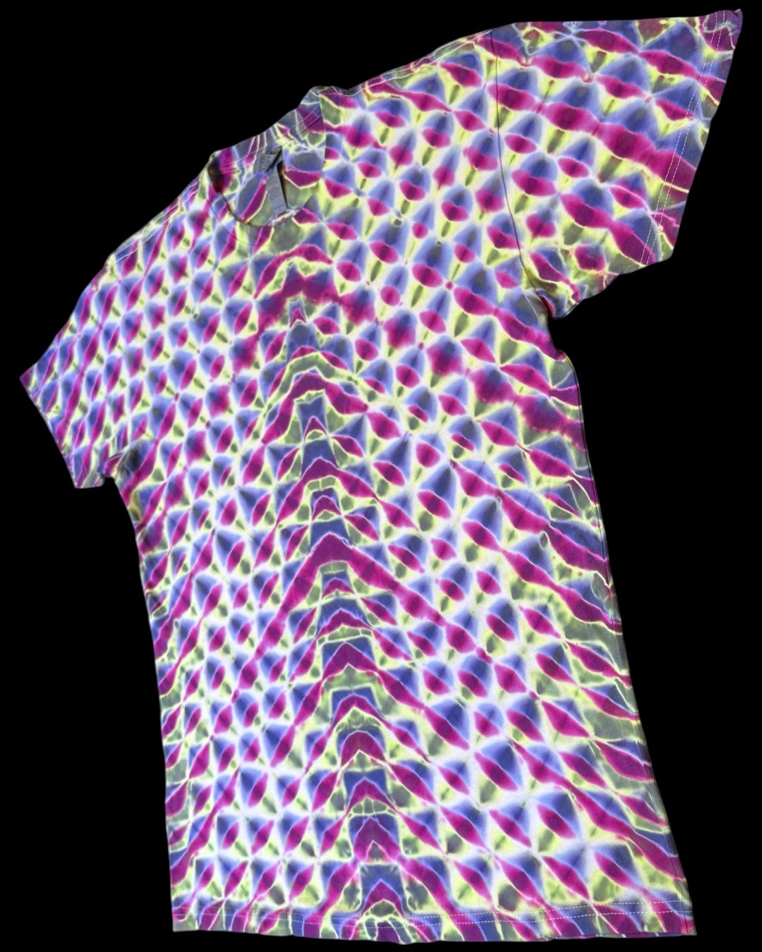 L - UV reactive chevron logo tee