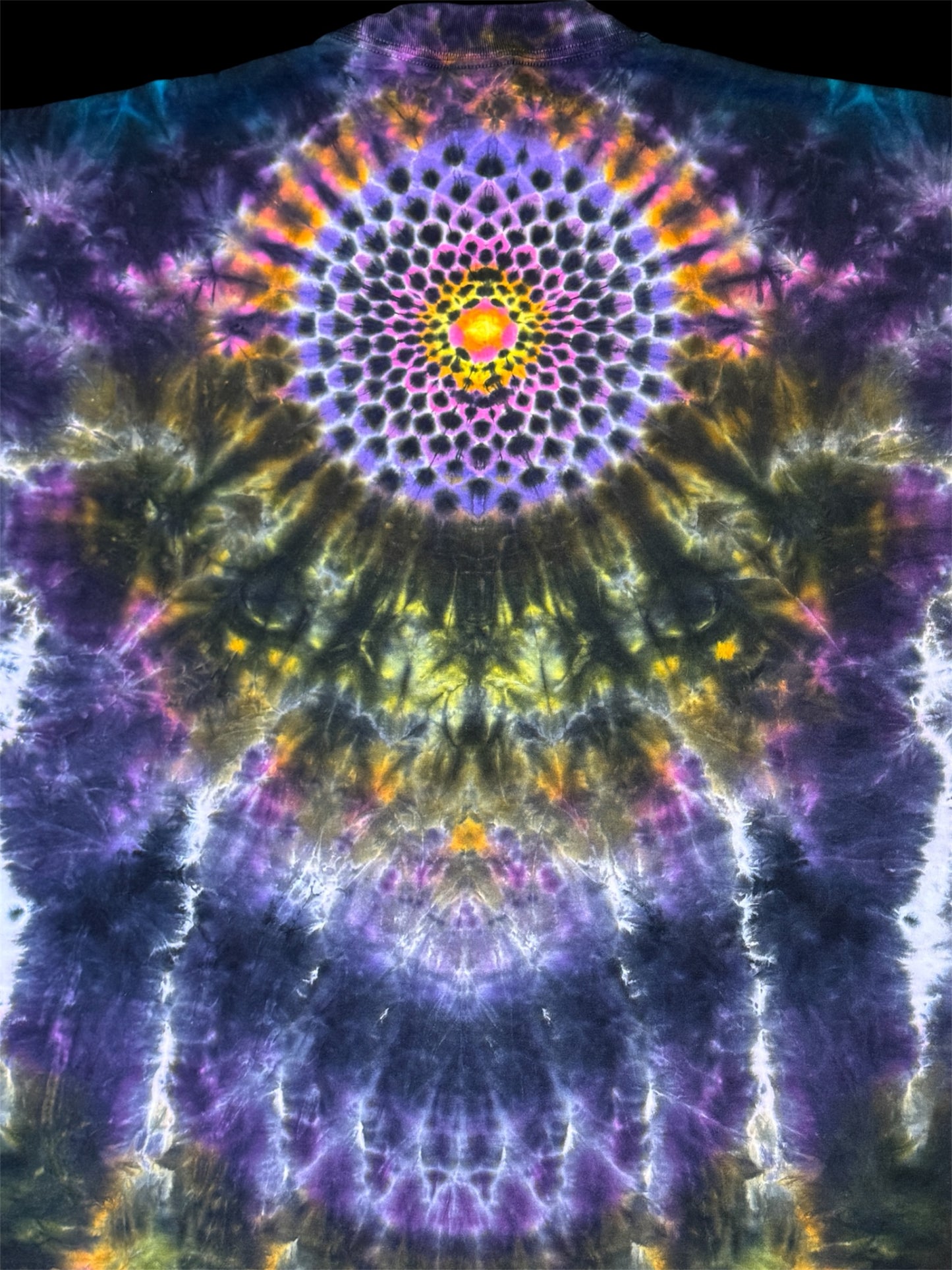 L - kenney style mandala combo tee