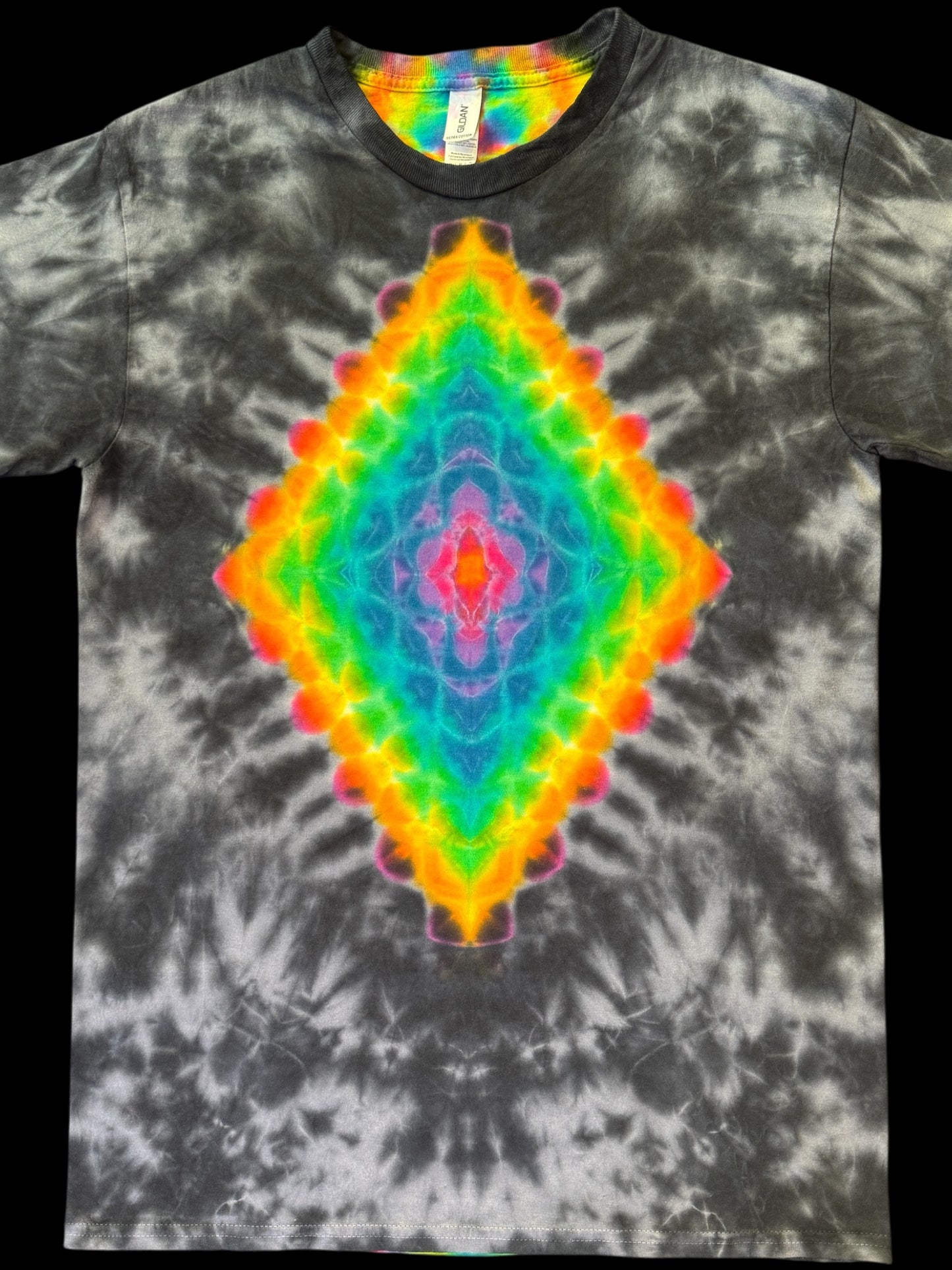 M - rainbow diamond klink combo tee