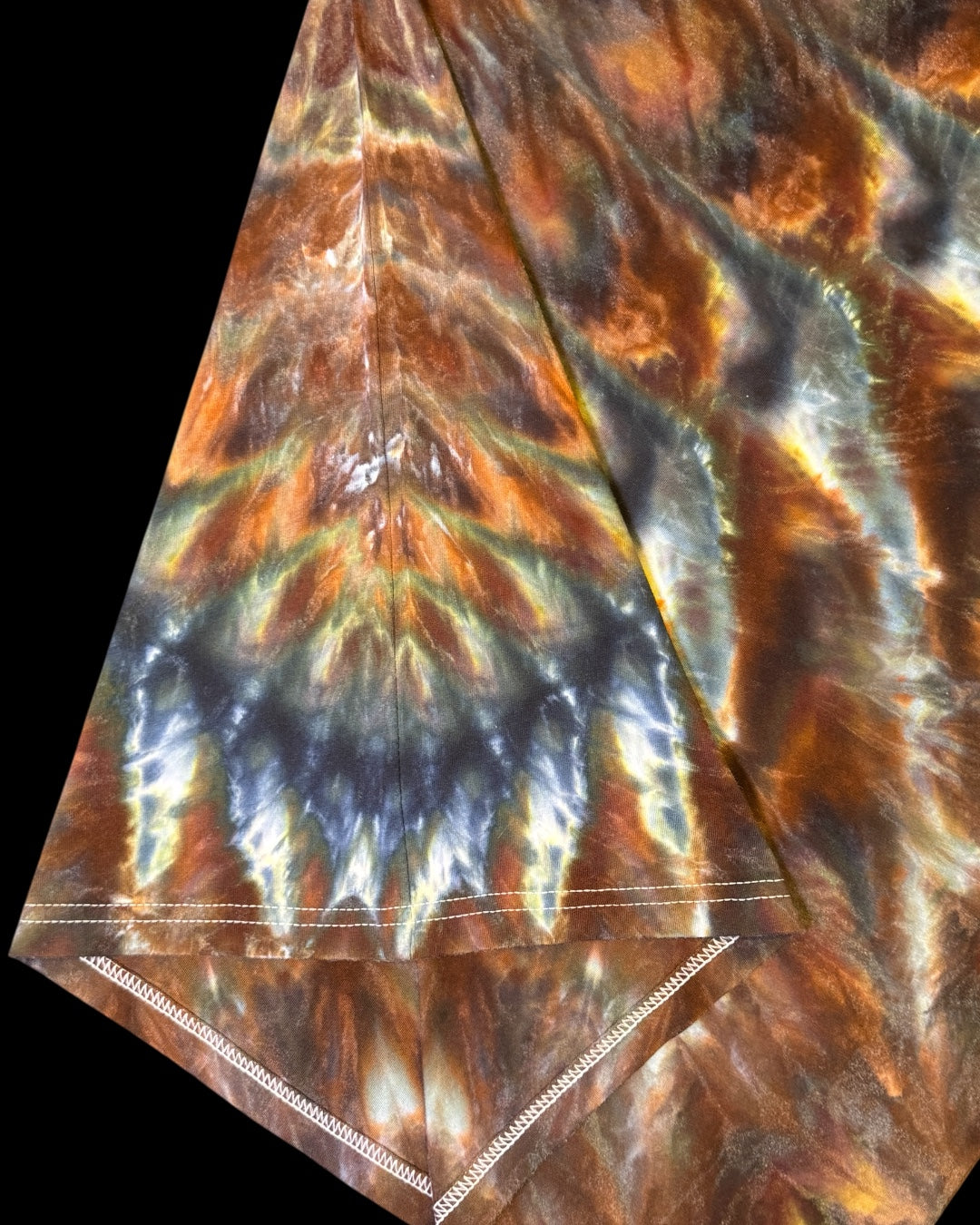 L - ice dyed cedar cosmic rolled logo tee