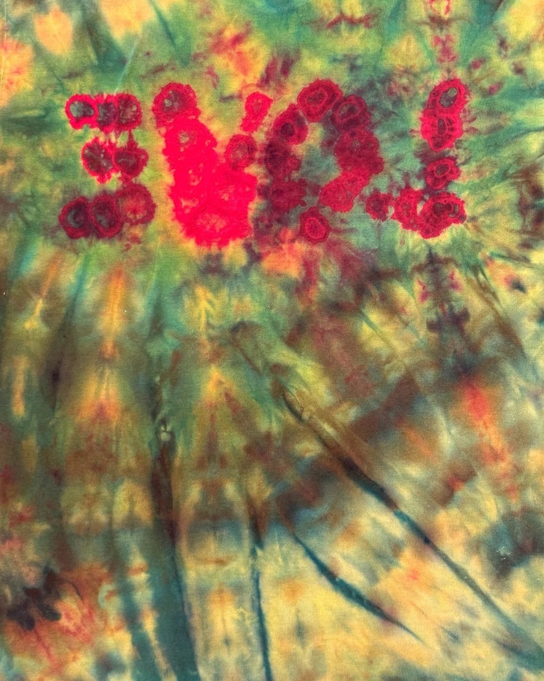 M - red reversed ice dyed ‘love’ tee