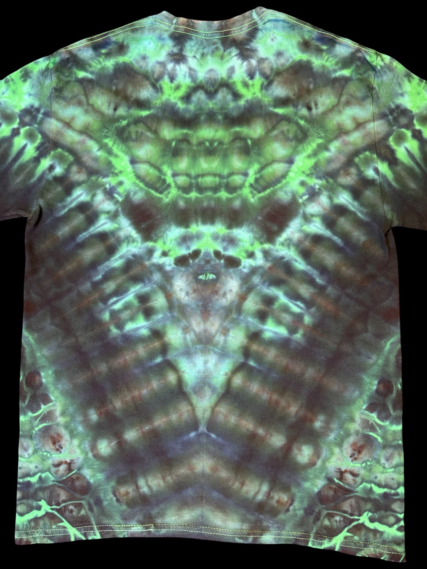 M - green reversed and raven ice dyed tee