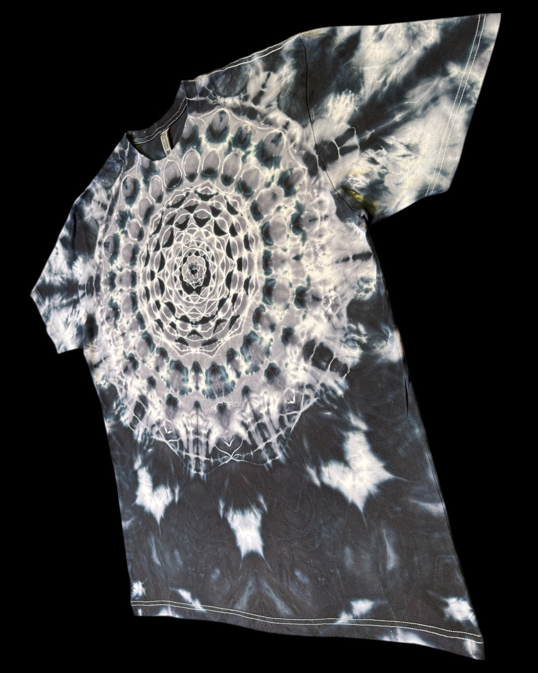 XXL - monochromatic mandalalala tee