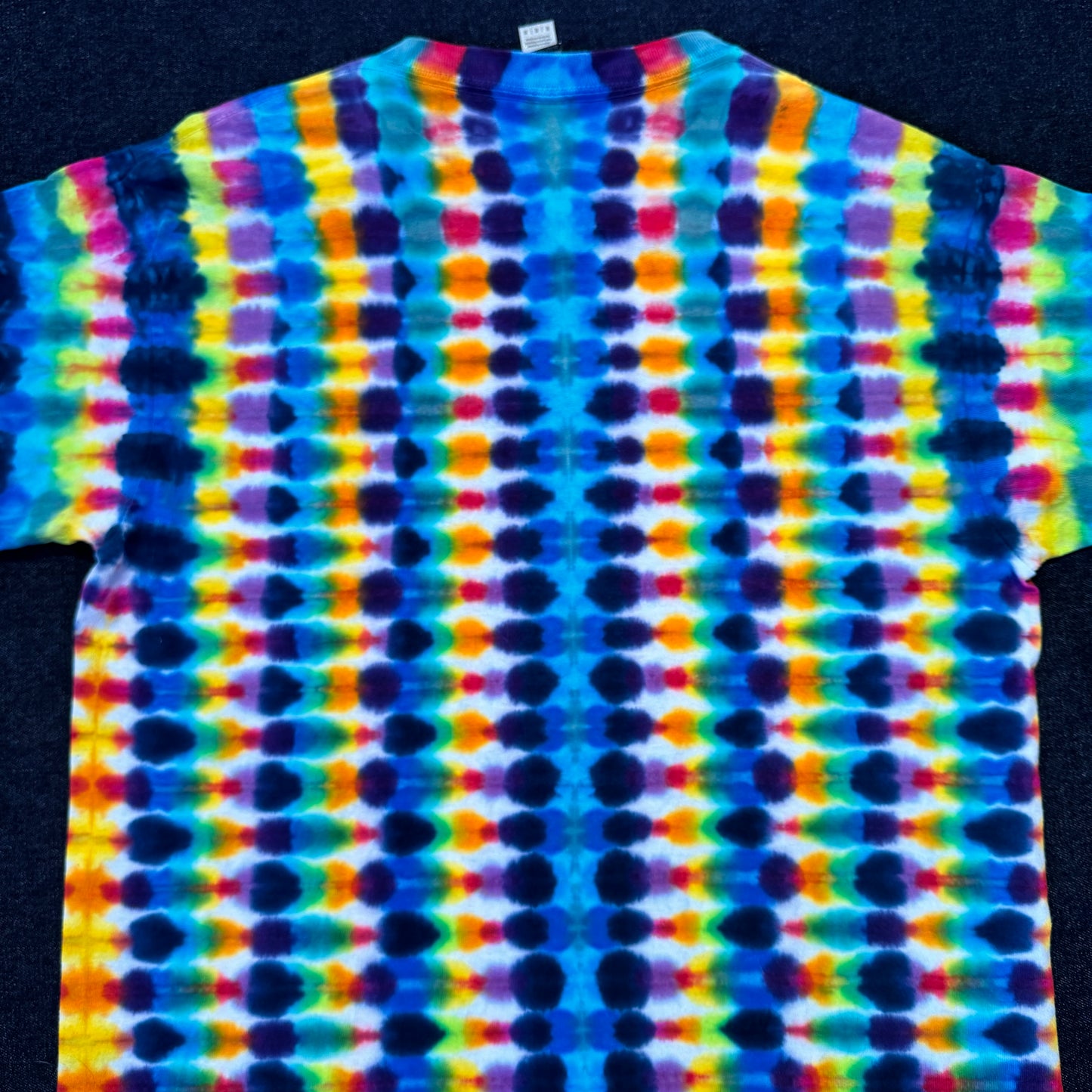 M - rainbow wigwag tee