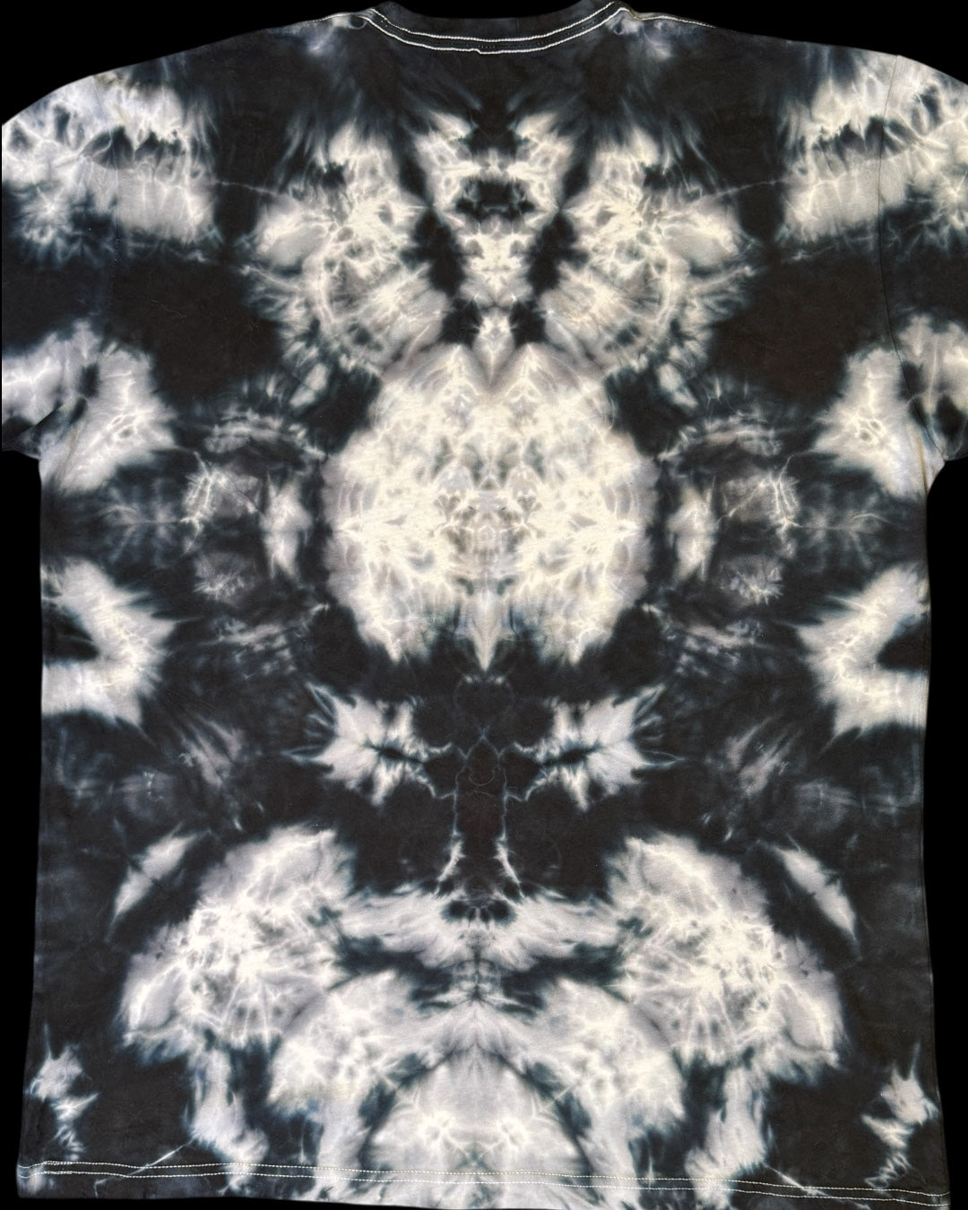 XXL - monochromatic mandalalala tee