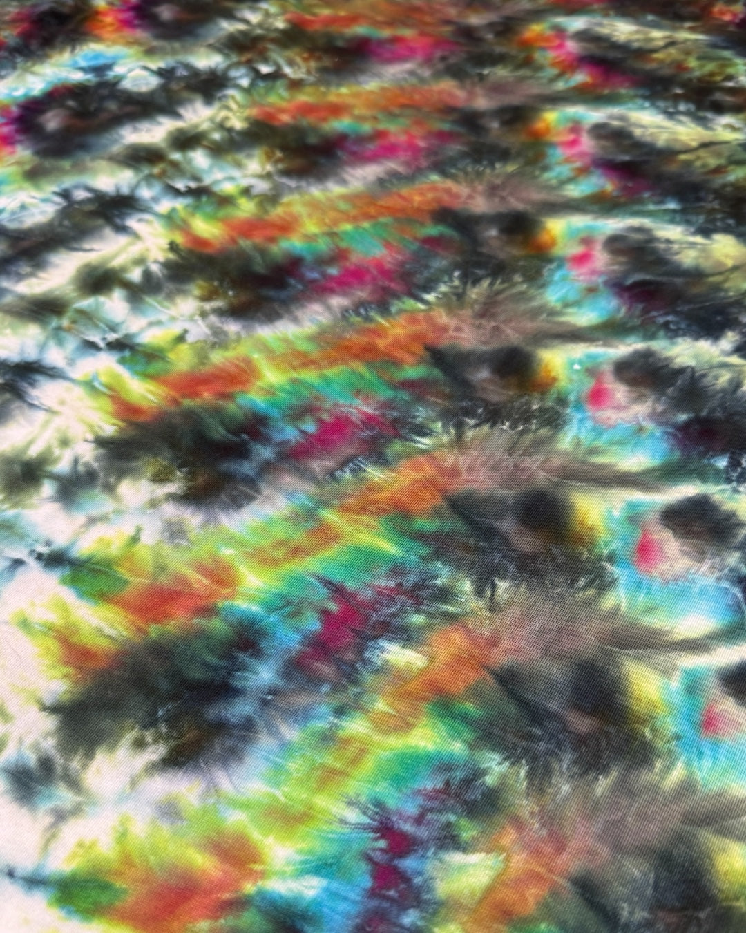 XXXL - ice dyed dark rainbow cosmic roll tee