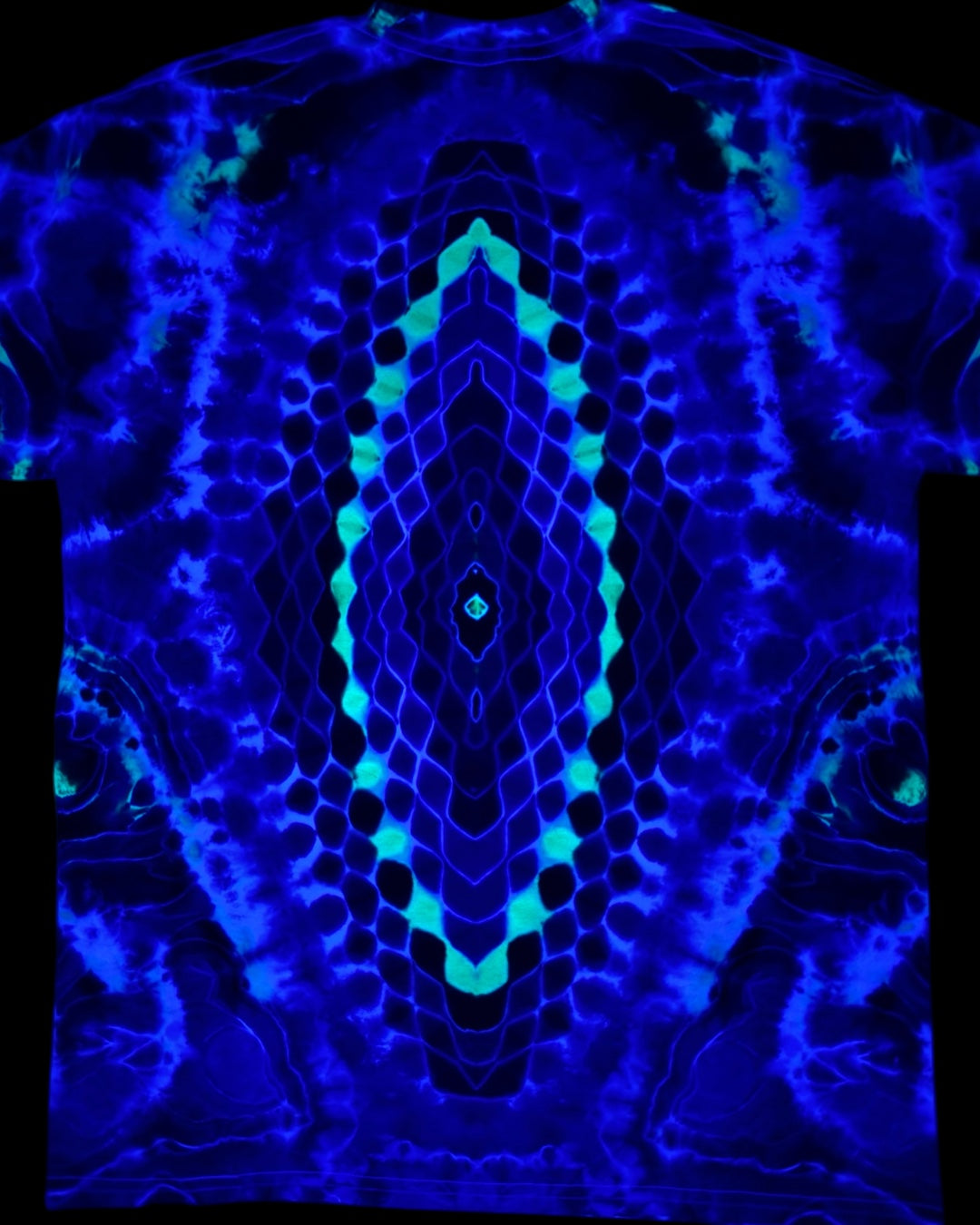 L - heartdala cosmic roll ovaldala combo tee